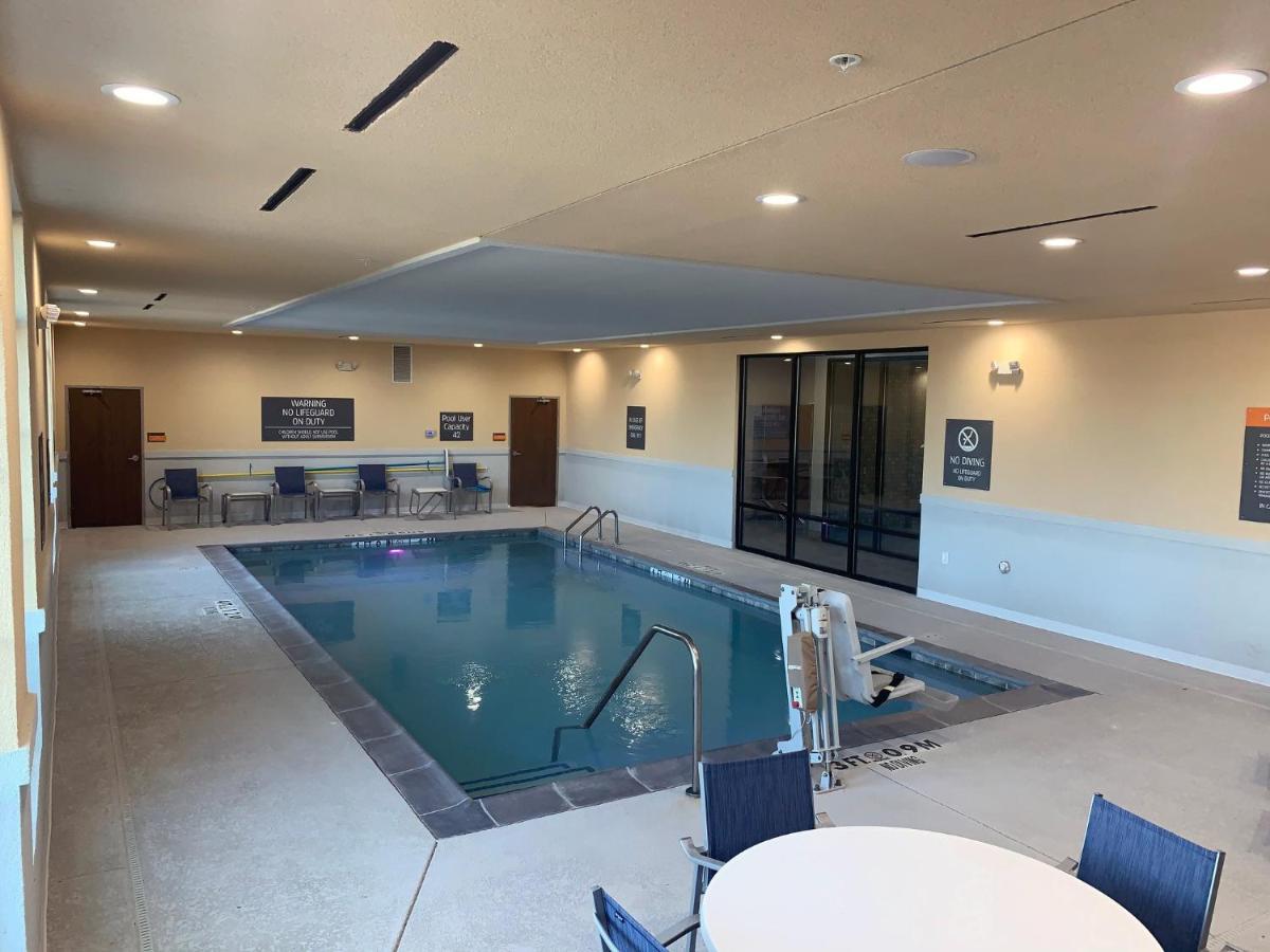 La Quinta Inn & Suites By Wyndham Dallas - Frisco Stadium Extérieur photo