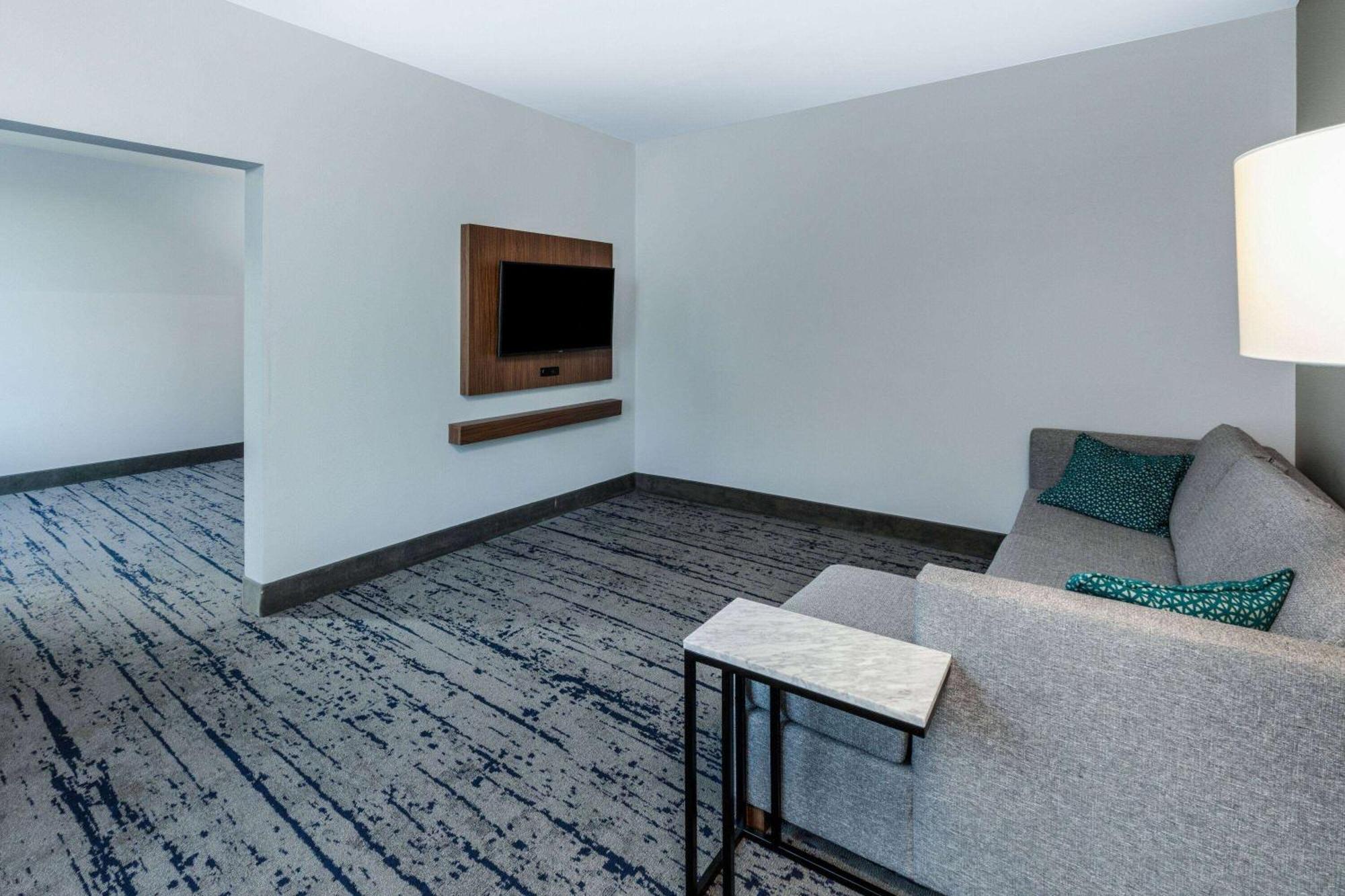 La Quinta Inn & Suites By Wyndham Dallas - Frisco Stadium Extérieur photo